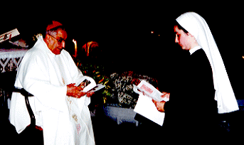 Sonia1.gif (19491 bytes)